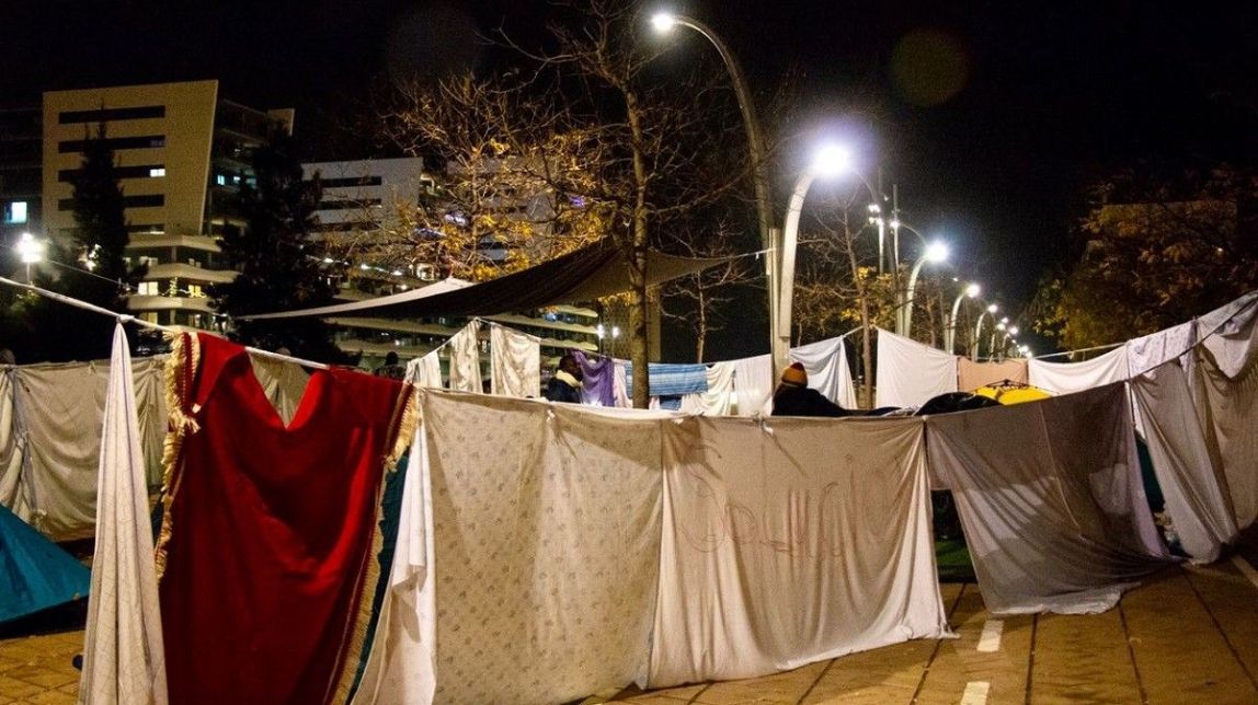 Albiol amenaça de desallotjar per Nadal el campament d'afectats per l'incendi a Badalona