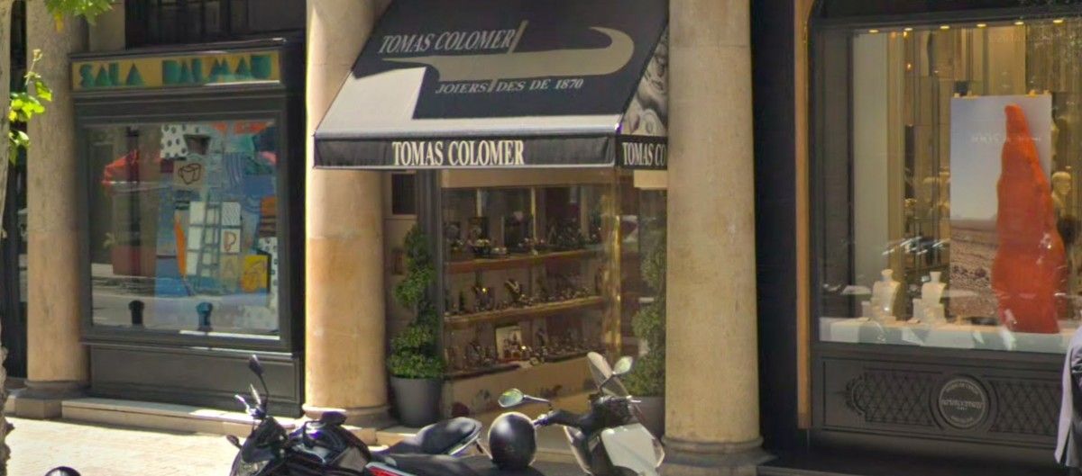 Dues persones atraquen a punta de pistola una joieria al centre de Barcelona