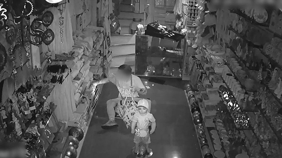 VÍDEO Detinguts sis lladres per més d'un centenar de robatoris en comerços de Ciutat Vella