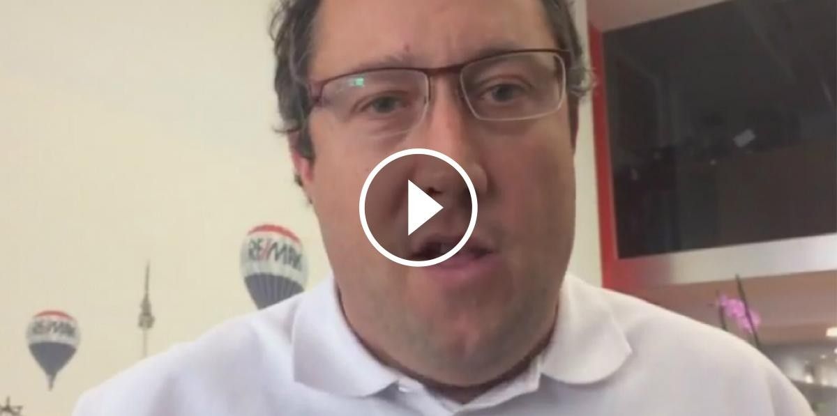 VÍDEO Paella a canvi de quota mediàtica: una immobiliària fa negoci amb la crisi del PSOE