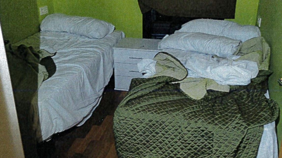 La Guàrdia Urbana de Barcelona desallotja una festa multitudinària en un bloc d’apartaments turístics