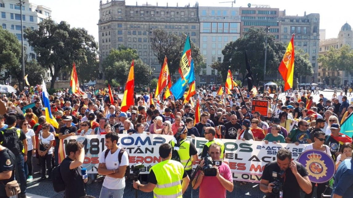 La Guàrdia Urbana xifra en 6.000 els manifestants sobiranistes i en 3.000 els de la concentració de policies