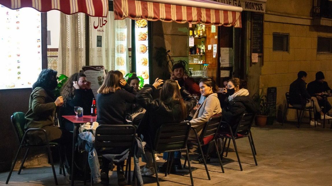 Estan complint bars i restaurants les mesures estipulades per frenar el virus?