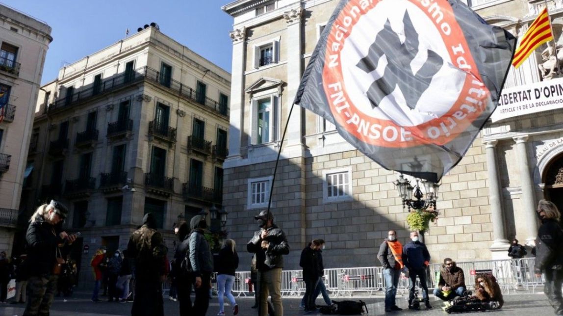 Els Mossos detenen dos assistents a la manifestació de Vox que tenen prohibit anar a manifestacions