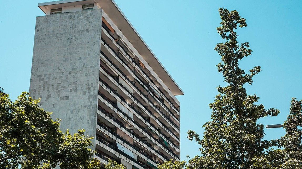 ​Colau flexibilitza l'obligació de construir habitatge protegit per tenir el suport del PDECat