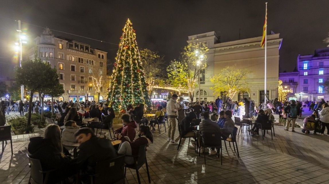 «No es fan ni postres ni cafès»: la restauració intenta sobreviure al toc de queda