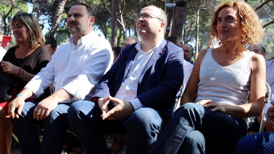 El govern del PSOE promet diners i diàleg per desactivar la petició de referèndum