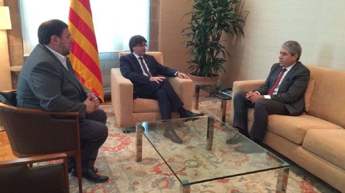 Puigdemont assegura que actuaria com Mas si es trobés en la mateixa situació que el seu Govern el 9-N