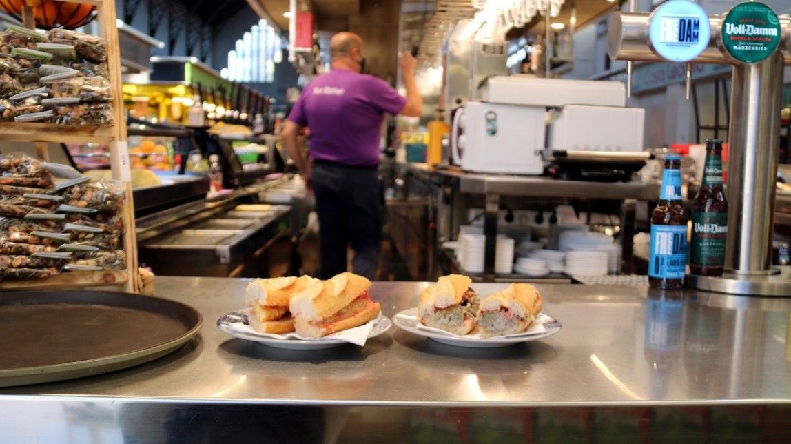 Interior avisa que no es pot consumir a les barres dels bars ni cobrir terrasses