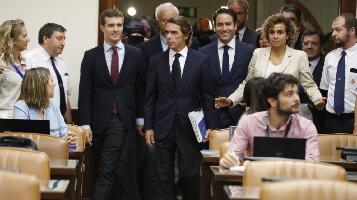 José María Aznar arriba al Congrés envoltat de la cúpula del PP
                                                                             |
                                Europa Press - |
                                Europa Press