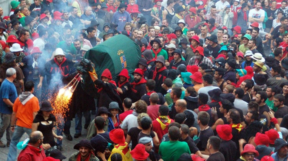 Els berguedans responen amb ganes al Passacarrers  extraordinari de Queralt 2016