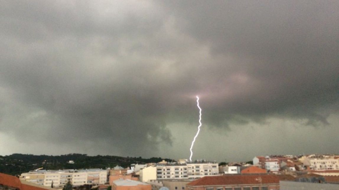 VÍDEOS i FOTOS Espectacular tempesta a Terrassa 