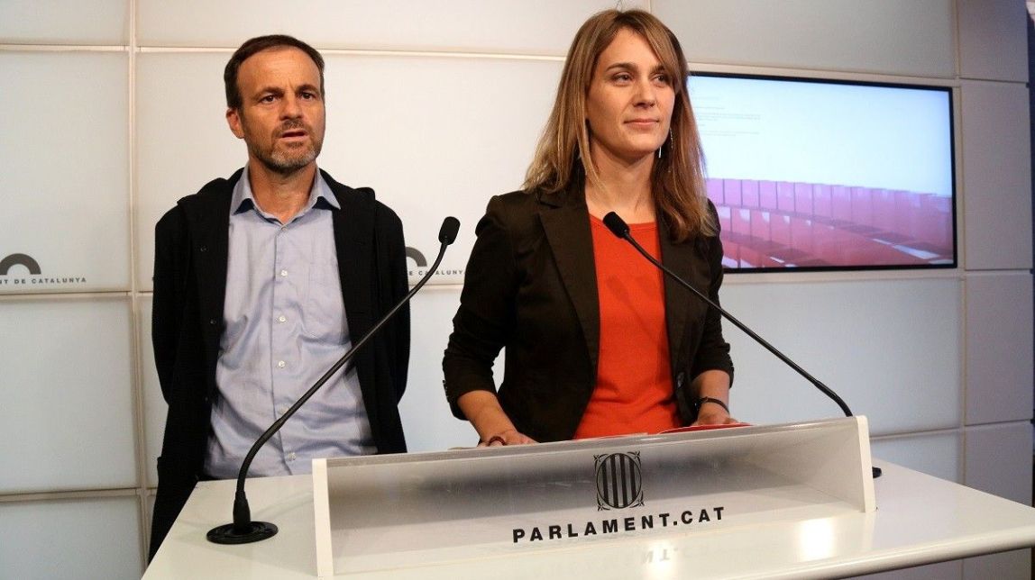 Els comuns demanen la dimissió de Buch per les «càrregues desproporcionades» a l'aeroport 