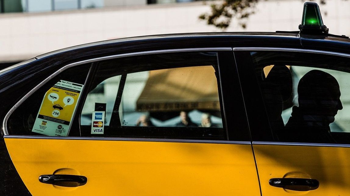 Un invident denuncia que un taxista de Barcelona es nega portar el seu gos pigall