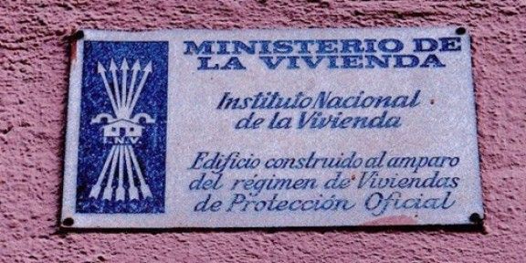 Barcelona detecta 232 plaques franquistes a Nou Barris