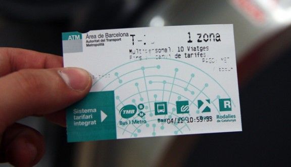 Detenen a Barcelona dues dones per vendre targetes T-10 falsificades
