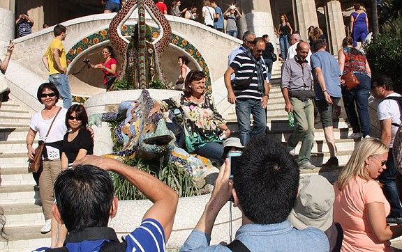 Els turistes posen un notable alt a Barcelona però alerten de la massificació