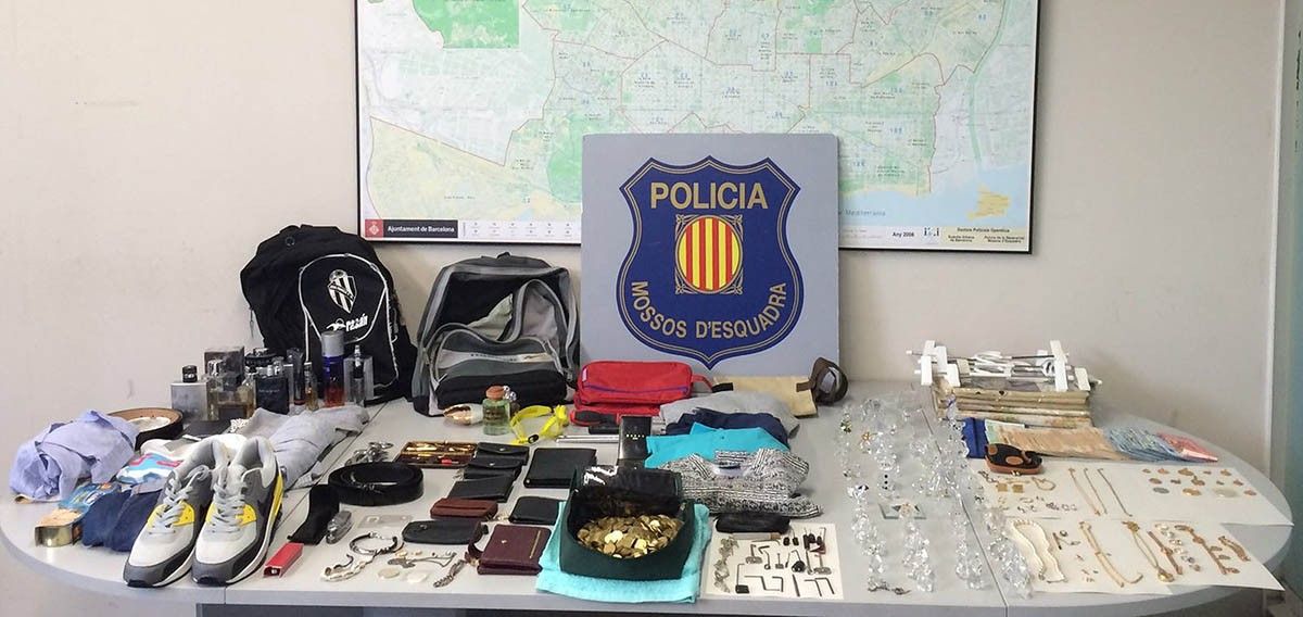 Desmantellen un grup per almenys dotze robatoris en pisos de Barcelona