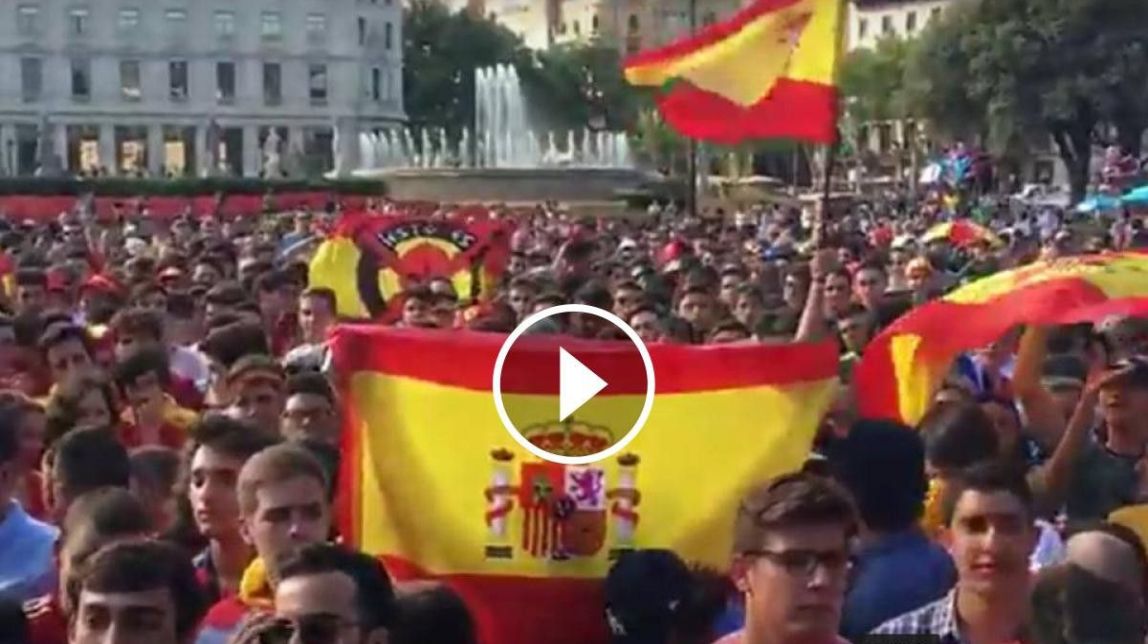 Multa de 3.300 euros per la pantalla sense permís per veure «la Roja» a Barcelona
