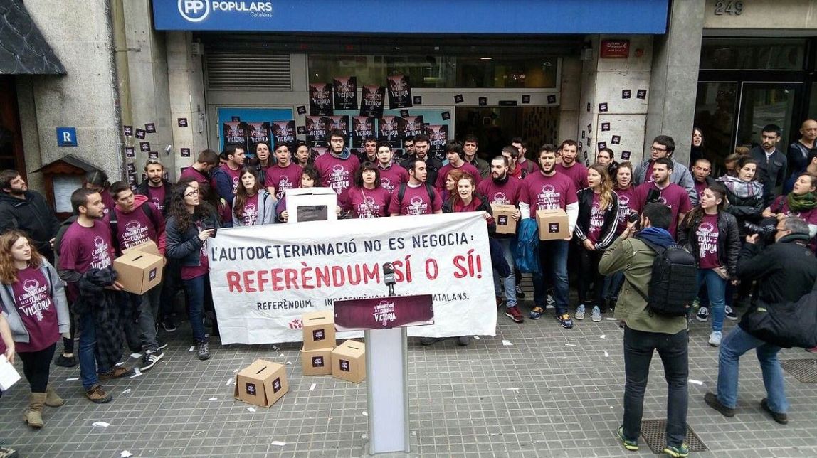 Ajornat el judici contra sis militants d'Arran per una acció el 2017 a la seu del PP
