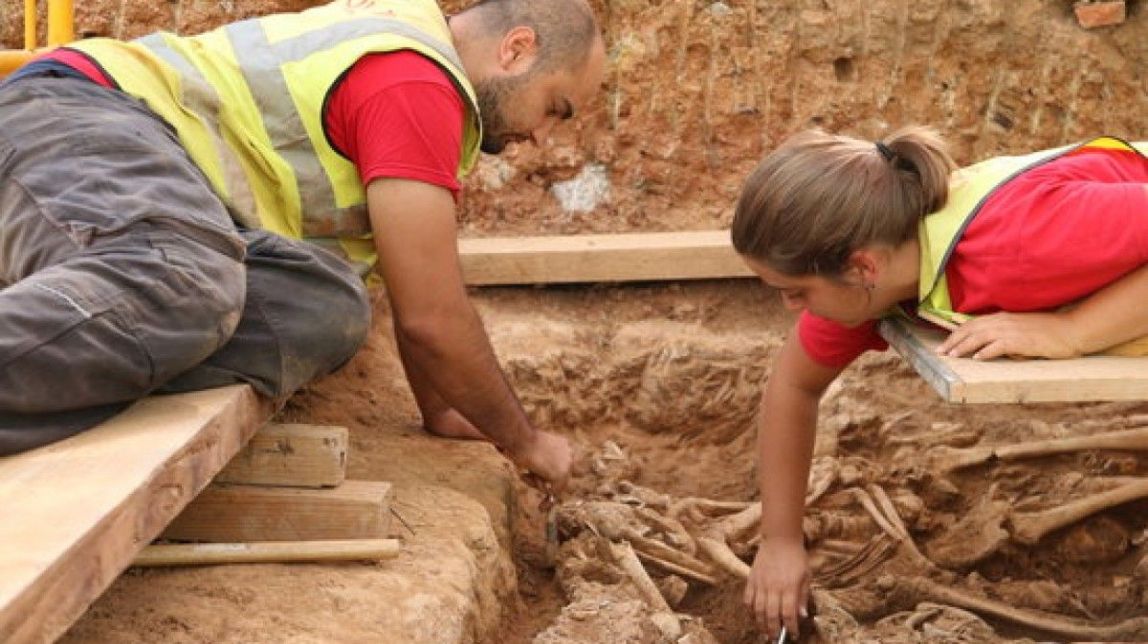 Apareixen 68 noves fosses a la Sagrera amb 358 cossos de l'època del Setge de Barcelona