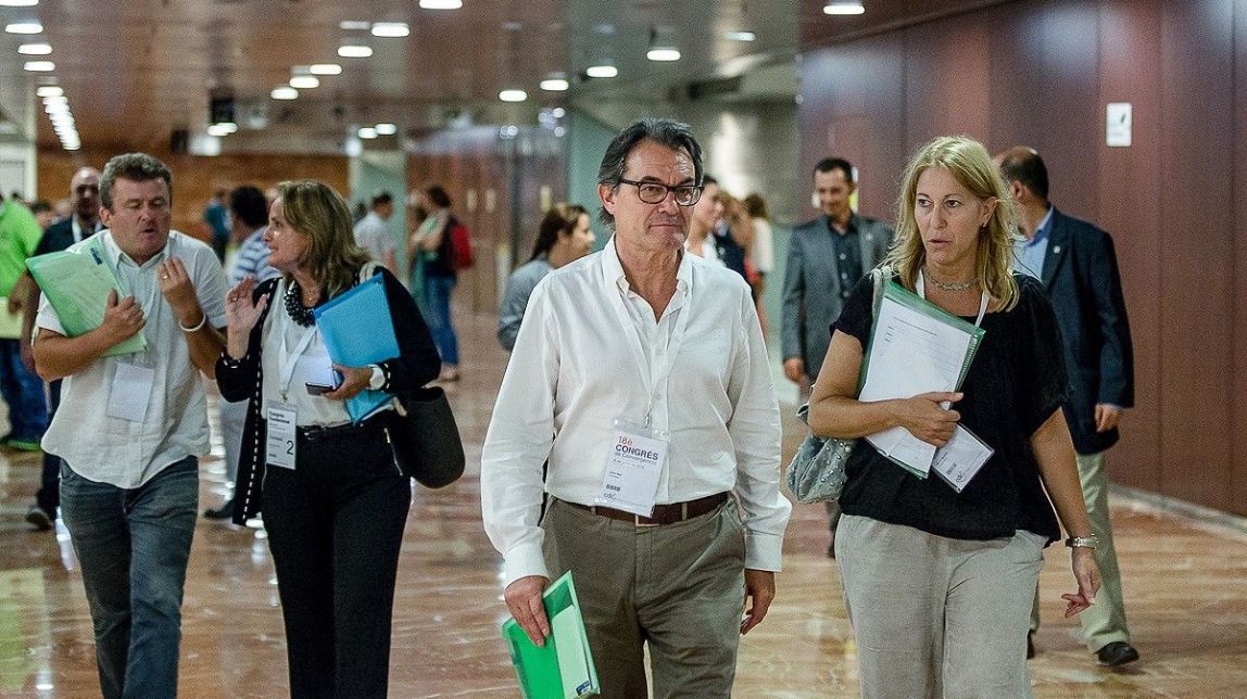 Els associats s’aboquen 
a les urnes per elegir la primera direcció  del Partit Demòcrata