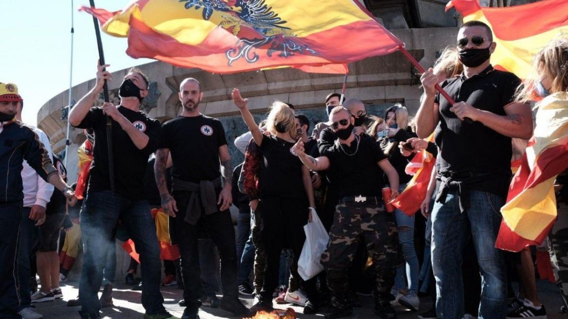 Barcelona identifica dues de les persones que van exhibir símbols feixistes el 12 d'octubre