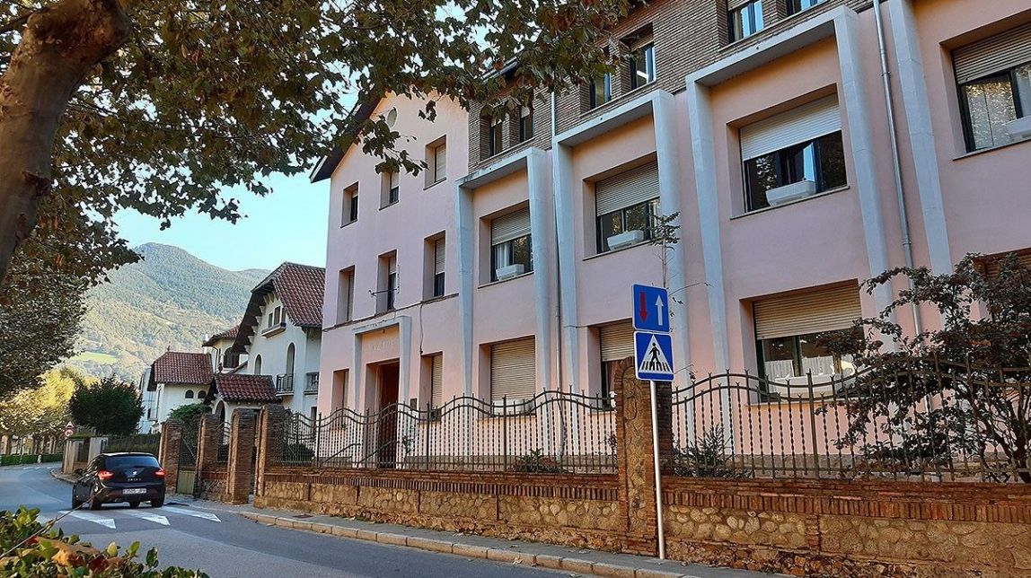 Un mort i 54 positius en un brot a la residència de Ribes de Freser