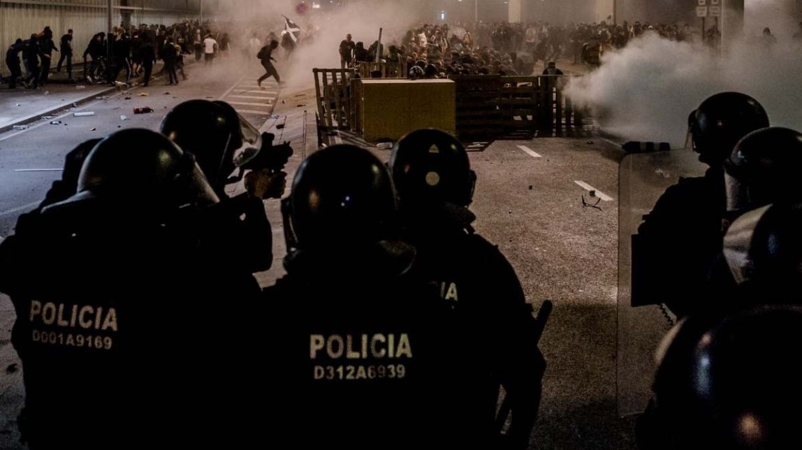 Investiguen una vintena d'agents dels Mossos i la policia espanyola per les protestes de la sentència