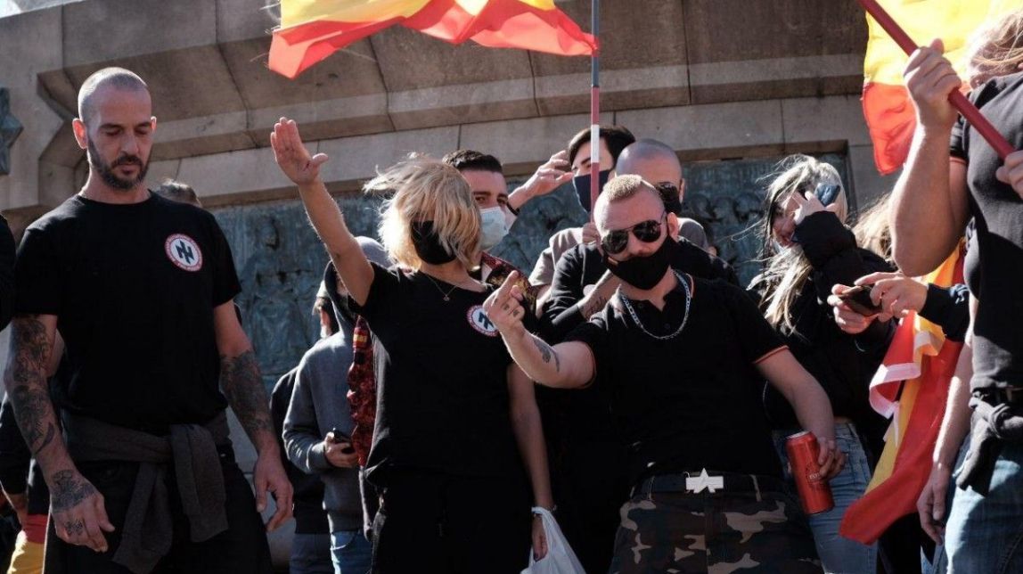 FOTOS Proclames nazis, salutacions feixistes i apologia del franquisme impune a Barcelona