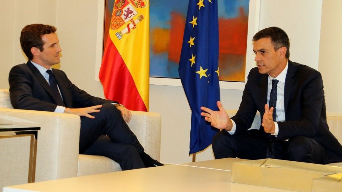 La immigració i Catalunya centren la primera trobada entre Sánchez i Casado a la Moncloa