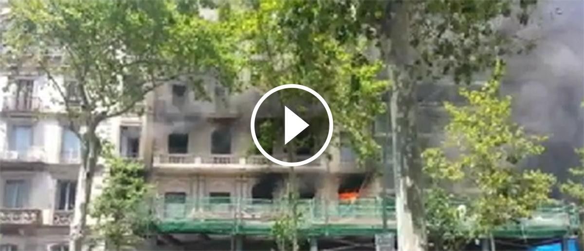 Incendi sense ferits en un edifici en obres al centre de Barcelona 
