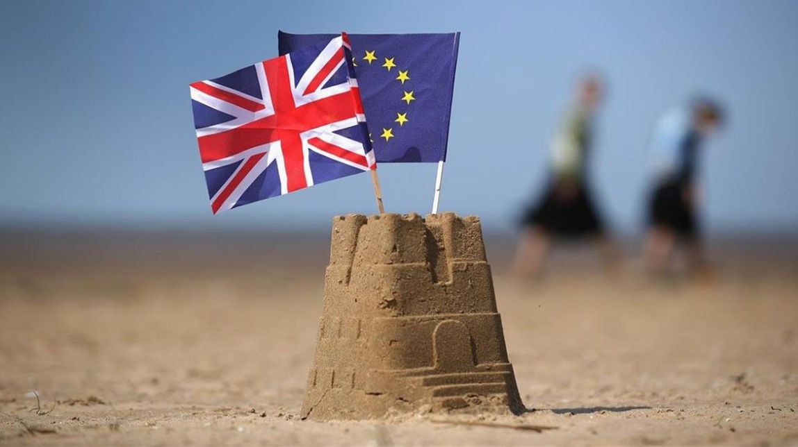 El Brexit acarona la victòria a nou dies del referèndum