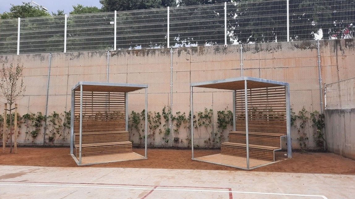 Barcelona converteix 11 escoles en refugis climàtics