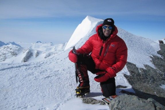 Albert Bosch al cim del massís Vinson, el sostre de l'Antàrtida
                                                                             |
                                                                    Albert Bosch - |
                                                                    
