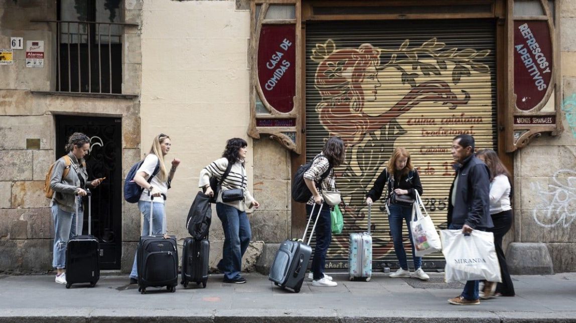 Multen amb 420.000 euros el propietari d'un edifici que llogava il·legalment pisos turístics a Barcelona