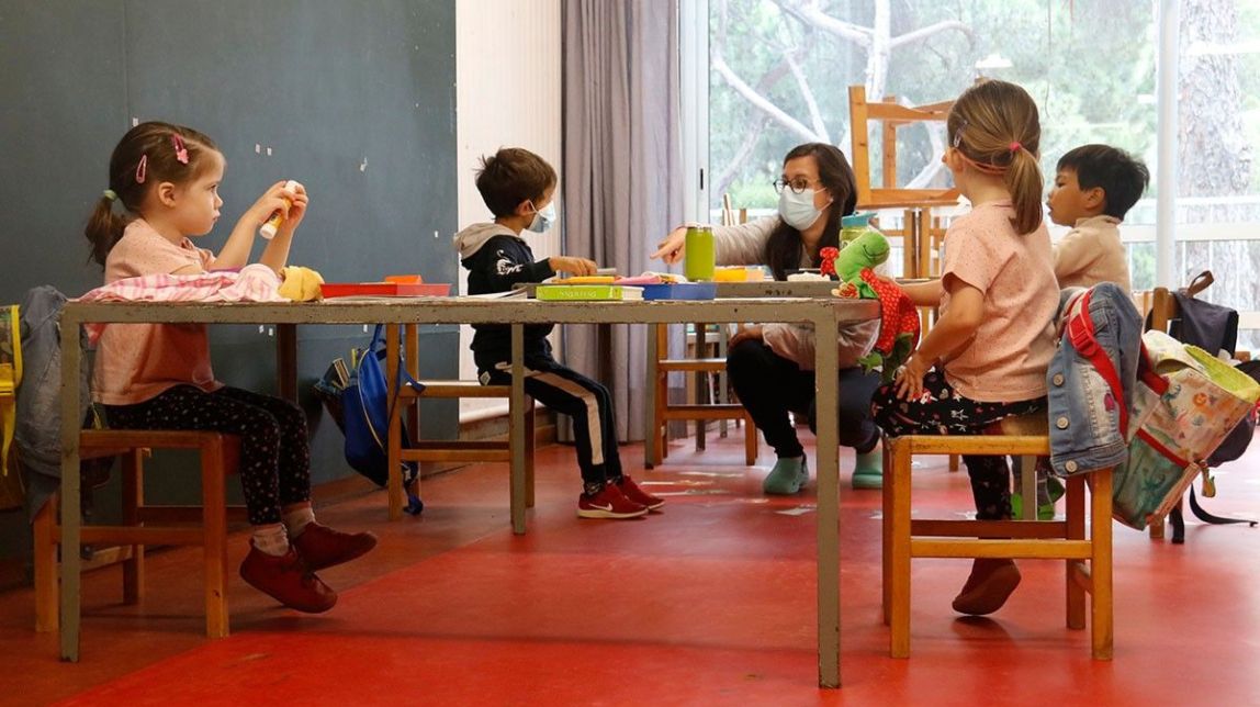 Quarantena per a cinc grups de tres escoles de Barcelona