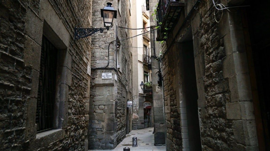 Així és la carambola que mourà treballadors municipals per guanyar pisos al centre de Barcelona
