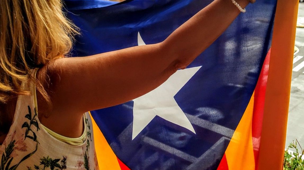 Els brots i el desencís refugien la Diada de Lleida als balcons