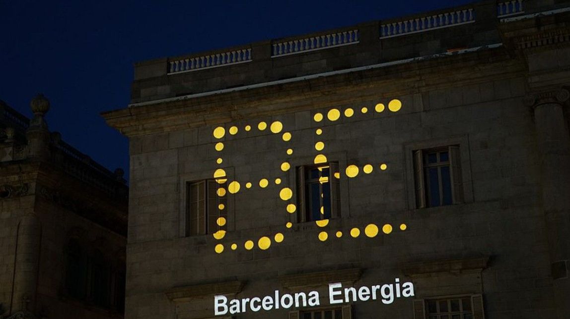​Ecologistes i veïns retreuen a Colau que l'elèctrica pública usa «energia negra» d'incineradora
