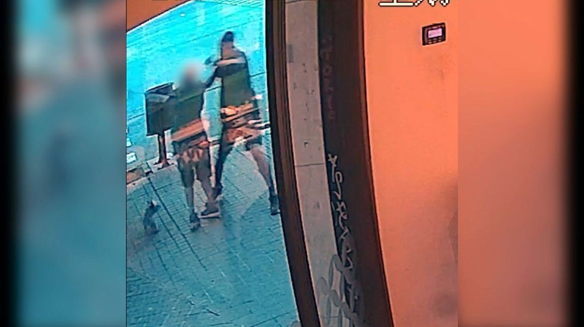 ​VÍDEO Detingut a Barcelona per robar joies a gent gran amb el mètode de l'estrebada