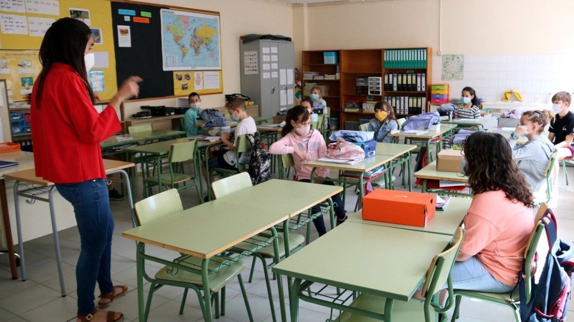 Les escoles acolliran tot el curs els fills de treballadors essencials i de famílies vulnerables