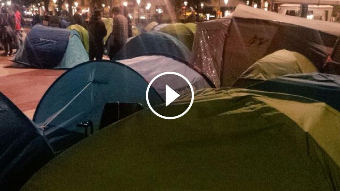 Una vintena de tendes recorden l'acampada del 15-M cinc anys després