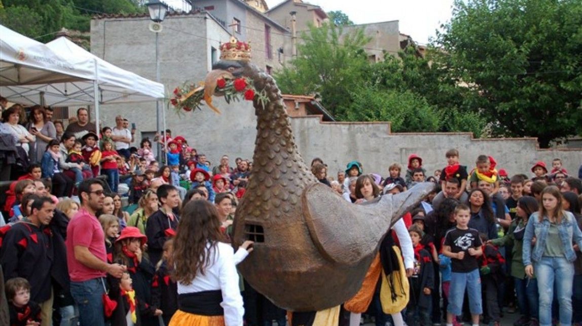 El mal temps encapçala l'inici de la Patum de la Pietat, que arrenca amb els més petits