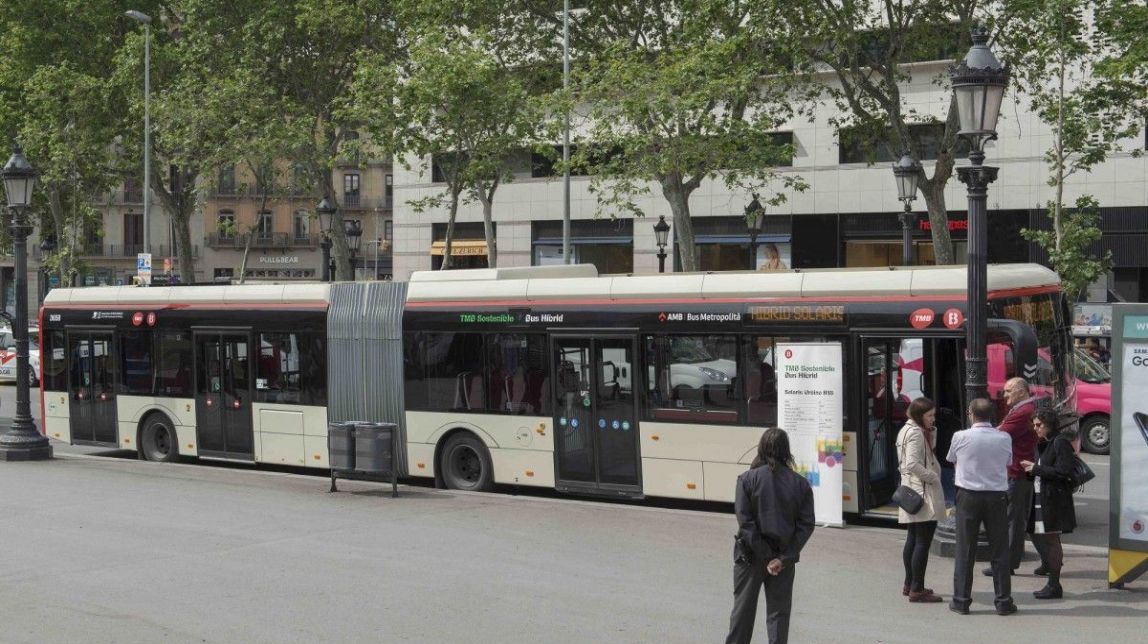 ​TMB incorpora els primers 27 autobusos híbrids articulats