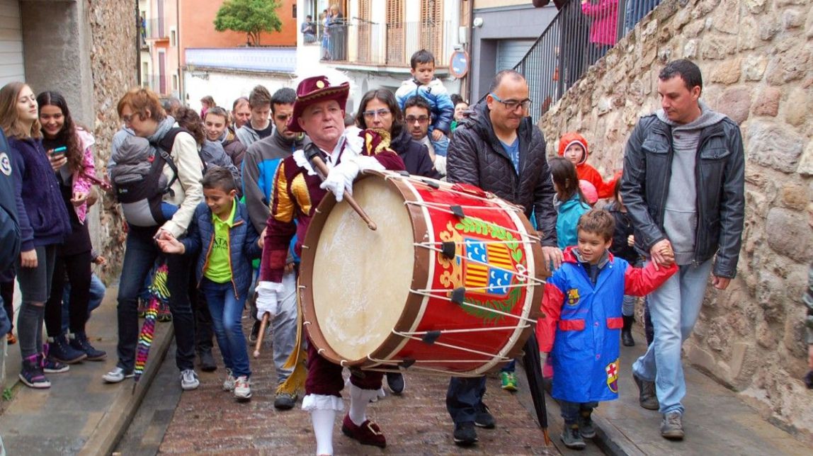 El tabaler de la Patum de Berga passa el relleu després de 30 anys