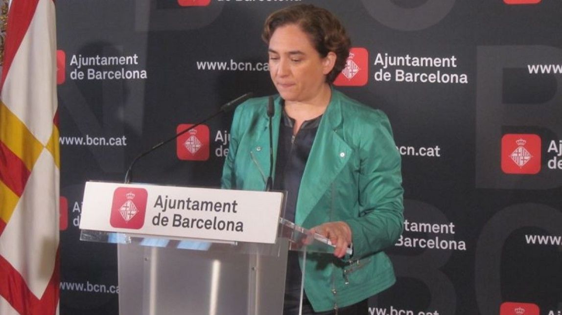 Colau dóna per fet el pacte amb el PSC i convida ERC i CUP a sumar-s'hi