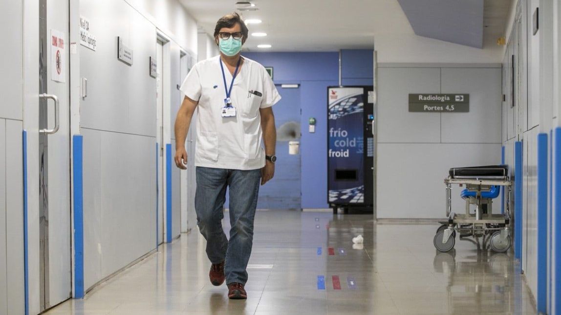 «Molts casos es podrien atendre a casa, som una societat molt hospitalocentrista»