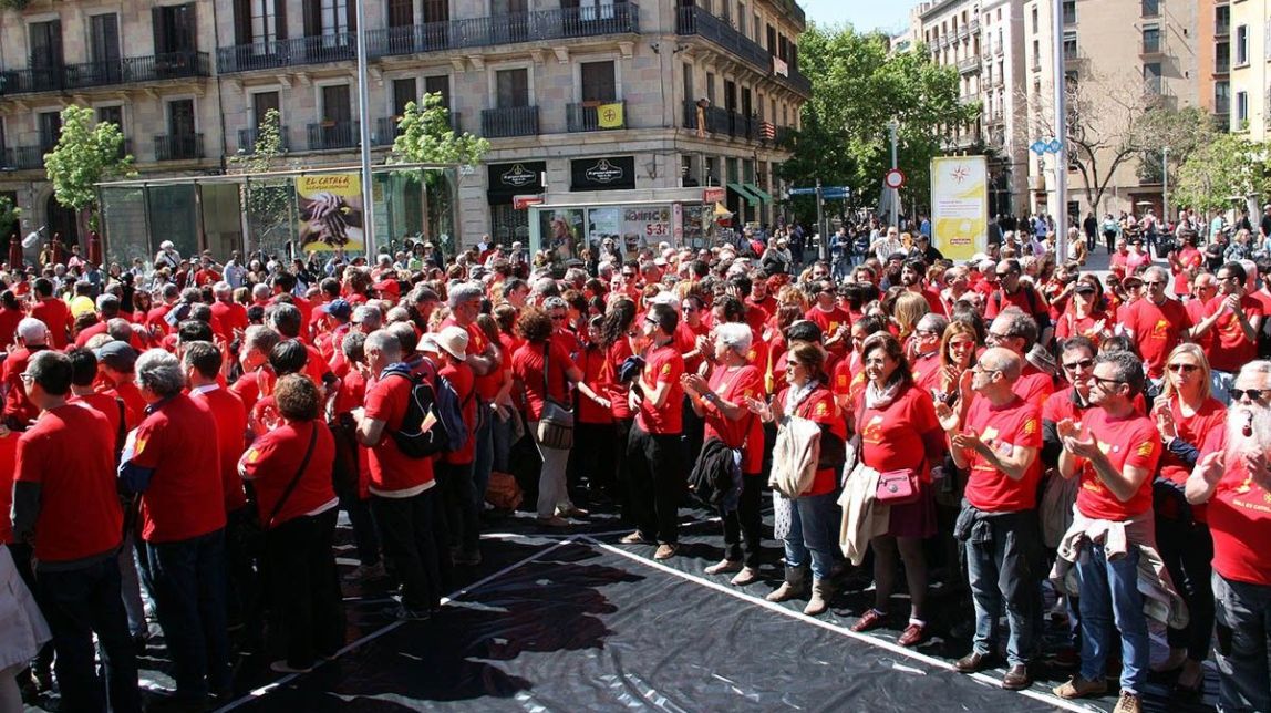 Una rosa dels vents humana per reivindicar el català com a llengua comuna