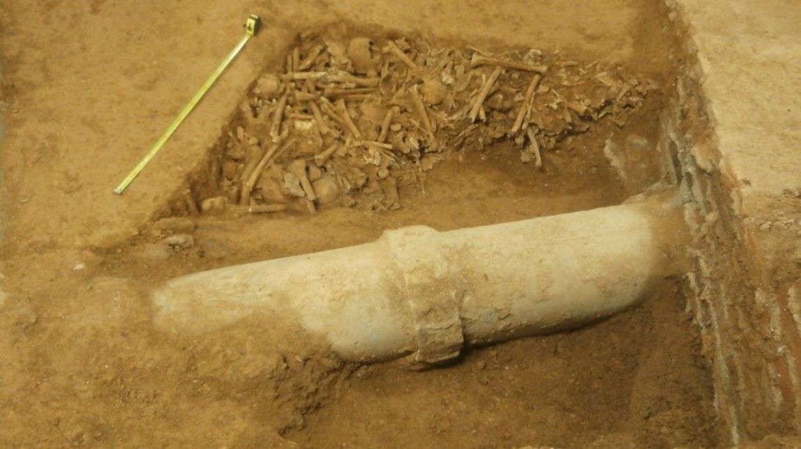 ​Descobreixen un dipòsit d'ossos humans a les obres d'un aparcament de Barcelona